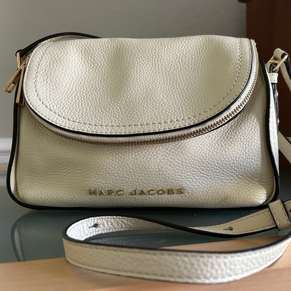 Marc Jacobs Bags Marc Jacobs Crossbody Bag Cream Pebbled Leather With Black Trim Poshmark